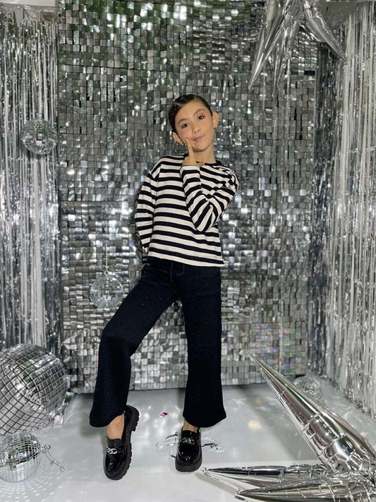 C. Pantalon Brillante Negro/Saco Rayas